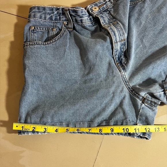 XHILARATION Women Medium Wash Jeans Shorts Size 13 100% Cotton Waist 32 pockets - Picture 13 of 16